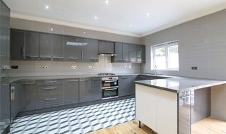 Flat For Sale In Beatrice Avenue London Sw16